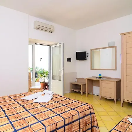 Giusto Hotel 3*
